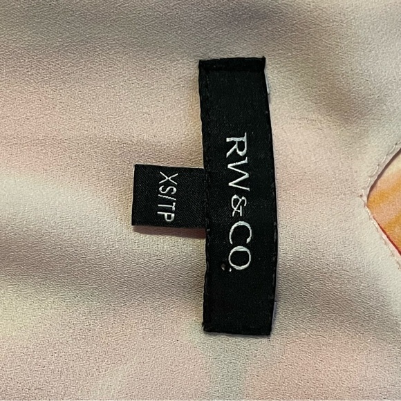 RW&CO Double V Abstract Print Top Size Extra Small - Picture 7 of 9